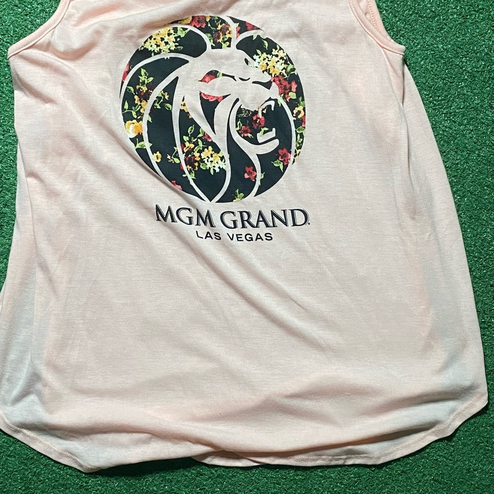 COPY - MGM tank top 🌹